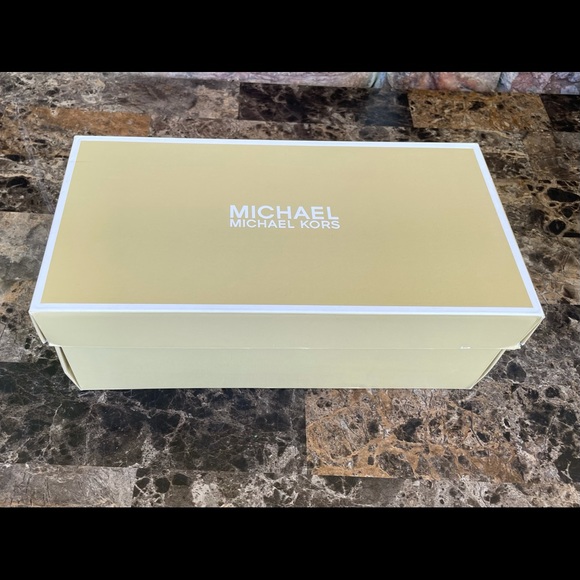 MICHAEL Michael Kors  Bedford Platform Flip flops - Picture 10 of 13